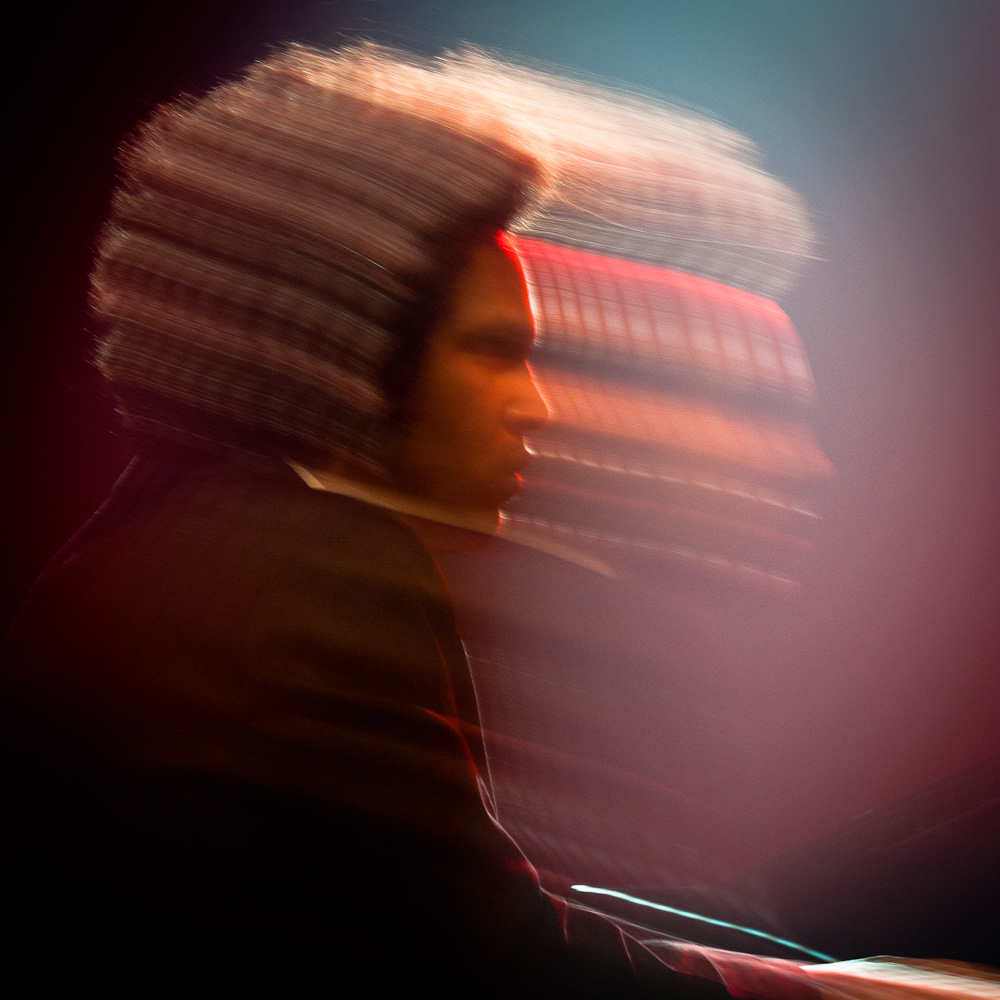 Photographie du pianiste parisien Tony Tixier à Jazz En Tête.