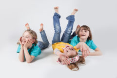 seance photo en studio de trois petites filles