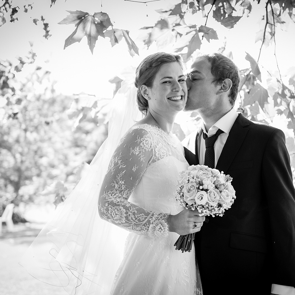 Photographie d'un couple lors d'un mariage au Domaine des Roses et des Tours à Saint-genes-du-retz dans le puy-de-dome.