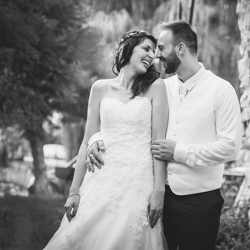 Photographie de couple sur un mariage en auvergne autour de clermont-ferrand par un photographe professionnel.