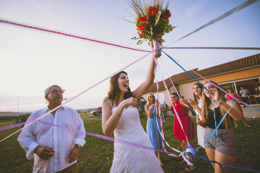 Le jeu du ruban, lors d'un mariage en auvergne autour de clermont-ferrand.