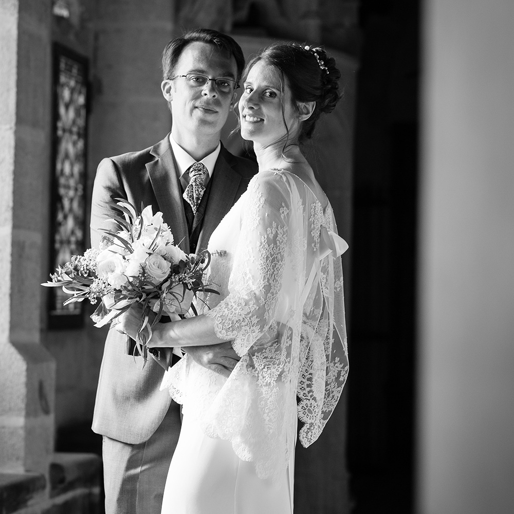 Recommandation de photographe de mariage en auvergne , mariage au château de murol en tallende à saint amant tallende