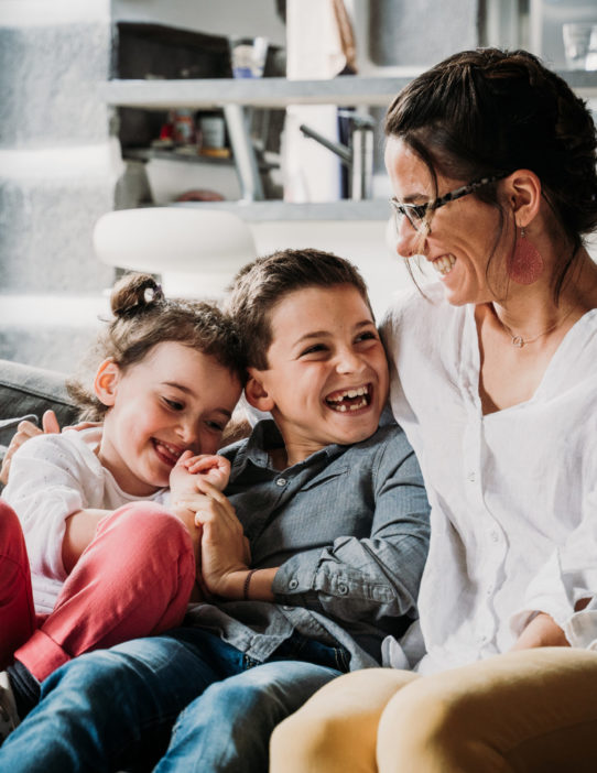 photographie professionnelle pour vos souvenirs de famille en auvergne par fanny reynaud photographe profesionnelle à clermont ferrand