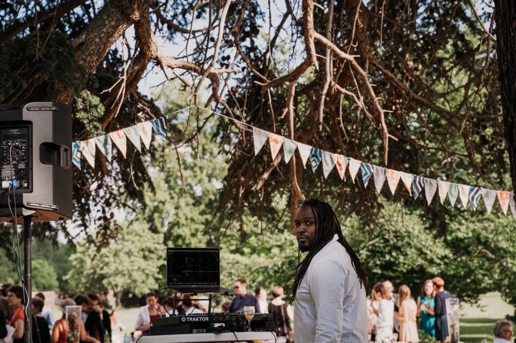 dj jeff marshall au vin d'honneur sur le domaine du chateau de féligonde