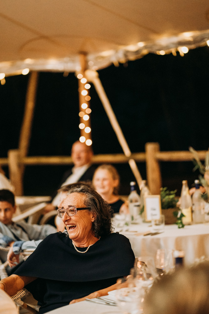 photographie de la maman du marie pendant la soiree